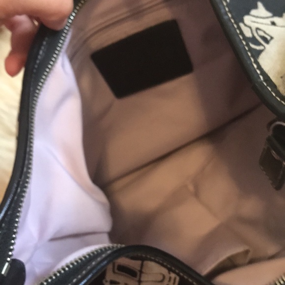 A very comfortable coach bag. - Picture 5 of 5